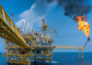 Oil prices rise 1% as mood on dollar sours