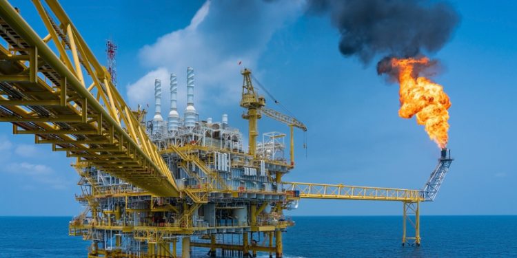 Oil prices rise 1% as mood on dollar sours