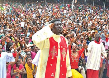 EndSARS: Ebube Muo Nso leads youths on clean-up of Onitsha