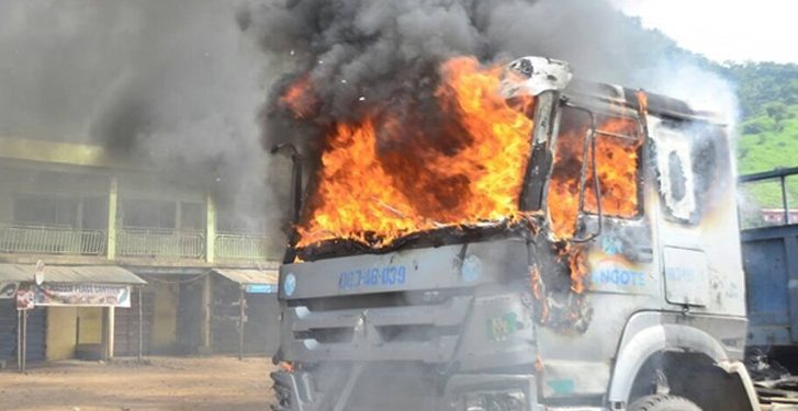 Dangote truck set ablaze for killing  barrow pusher in Anambra