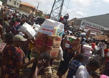 Minister and looters