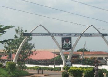 Ndiowu community storm Awka govt house, protests imposition of leaders