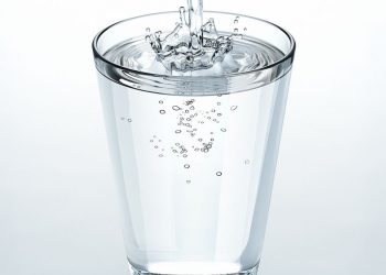 7 health benefits of morning water therapy