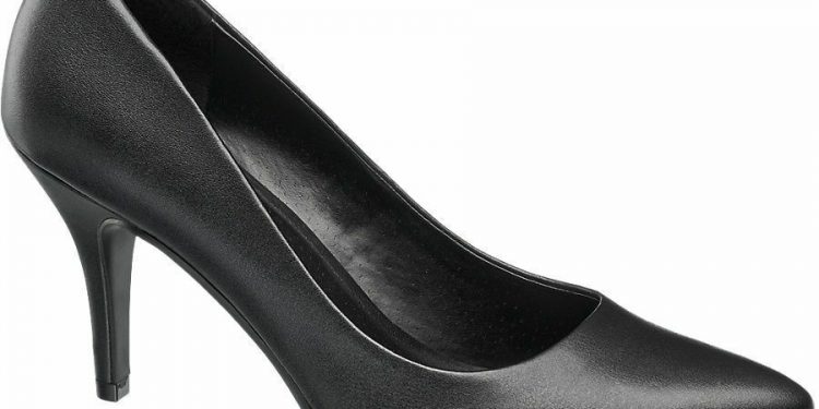 Woman strikes husband to death with shoe heel