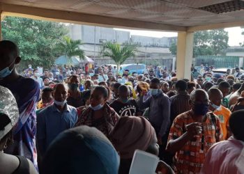 Nigerians Express Dissatisfaction Over NIN Registration Process At NIMC Centre In Lagos(VIDEO)