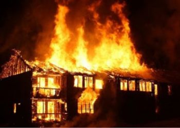 Unknown persons invade  Peremabiri community,  set houses ablaze