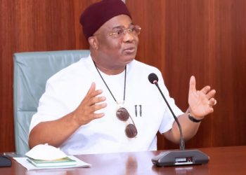 Governor’s aide lauds health agency on solar donation