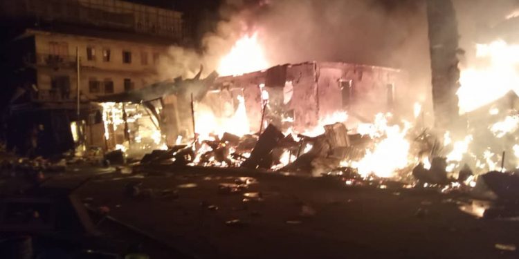 Traders count loses as fire raze down Onitsha plastic market