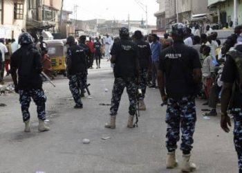 Police officer kills colleague while effecting arrest in Aba