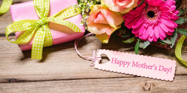 2021 Mother’s Sunday celebration: News Echo Publisher doles out gift items to women