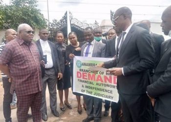 JUSUN strike: Anambra NBA blocks govt house, insists on financial autonomy