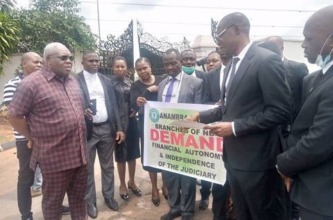 JUSUN strike: Anambra NBA blocks govt house, insists on financial autonomy
