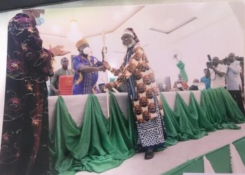 Ikpeazu presents Staff of Office to Eze-Elect, Okereke