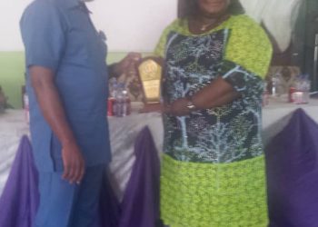 From Left: Professor Luke Anike, former Vice Chancellor, Enugu State University of Science and Technology(ESUT), presenting the award to Anambra State Commissioner for Youth Empowerment and Creative Economy, Prof. Theresa Obiekezie by the Faculty of Physical Sciences, Nnamdi Azikiwe University, Awka