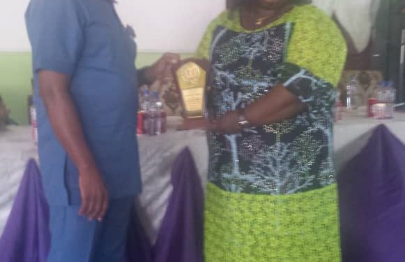 From Left: Professor Luke Anike, former Vice Chancellor, Enugu State University of Science and Technology(ESUT), presenting the award to Anambra State Commissioner for Youth Empowerment and Creative Economy, Prof. Theresa Obiekezie by the Faculty of Physical Sciences, Nnamdi Azikiwe University, Awka