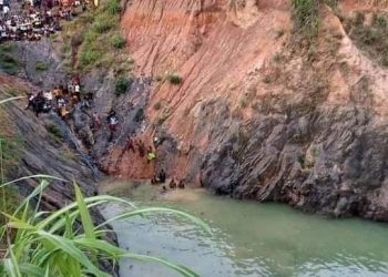 Tragedy: Bus  loaded with passengers plunges into Ebonyi Minnig pit