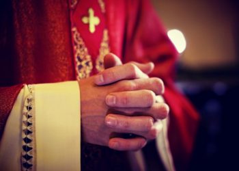 Priest eulogizes father on humanitarian service