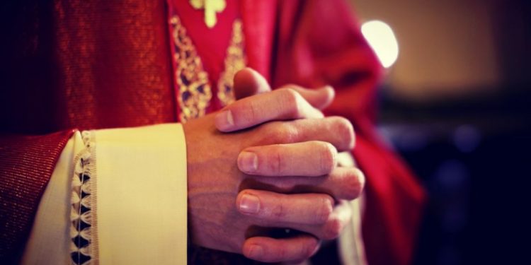 Priest eulogizes father on humanitarian service