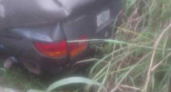 2 die as vehicle plunges into ditch in Anambra