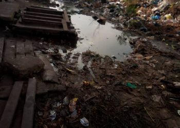 Eziukwu Market: Epidemic looms in Aba, as garbage heaps take over entrance…As experts charge govt to act fast