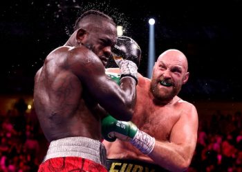 Tyson Fury knocked out Deontay Wilder in Las Vegas on Saturday night(VIDEO)
