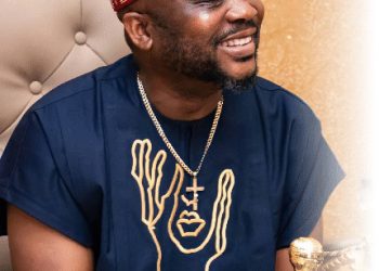 Ebubemba Ikeduru receives humanitarian award