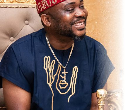 Ebubemba Ikeduru receives humanitarian award