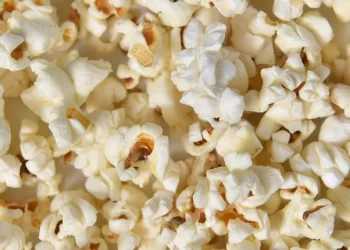 5 healthy snacks to munch on when you are bored