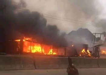 Gov Uzodimma LGA boils as soldiers raze houses, shops, cars