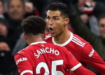 Man Utd 3-2 Arsenal: Cristiano Ronaldo scores 800th career goal as United win in front of Ralf Rangnick