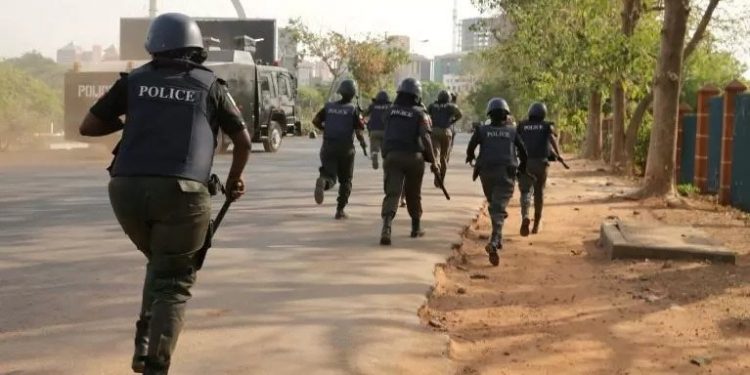 Gunmen kill 2 police officers in fresh attack