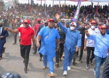 Uzodimma’s Aide gifts 2700 phones to youths