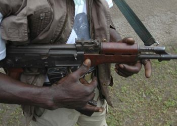 Gunmen kill 3 policemen, kidnap woman, driver