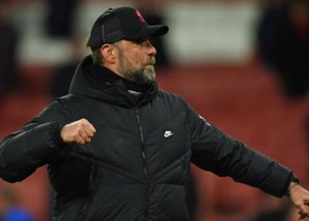 Arsenal 0-2 Liverpool: Relentless Reds throw down the gauntlet to Premier League leaders Man City