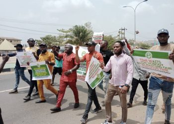 ASUU Strike: EBSU students protest, barricade major roads in Abakaliki