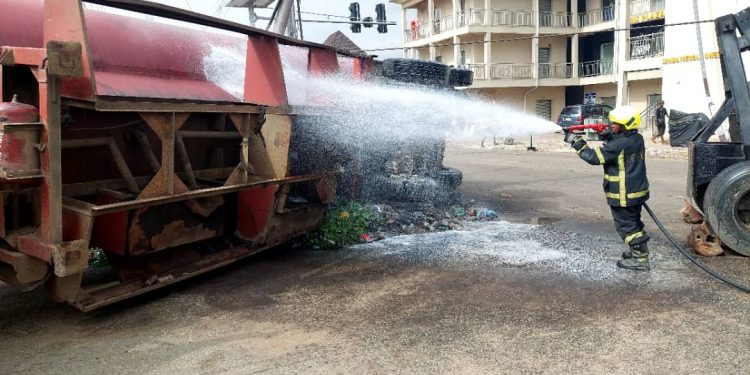 Fallen petrol tanker: Fire outbreak averted in Owerri
