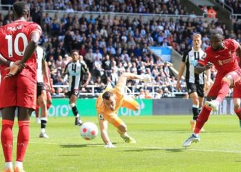 Liverpool beat Newcastle United 1 – 0