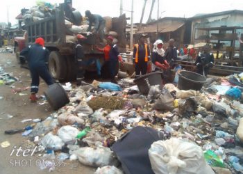 Governor Soludo begins monitoring, supervision of cleaning up of Onitsha communities