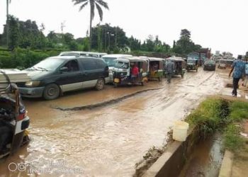 MOUAU students, transporters urge contractor to begin work on bad roads