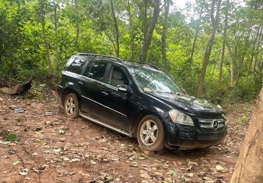 Anambra Police recover abandoned jeep, Ak47 ammunition, masks