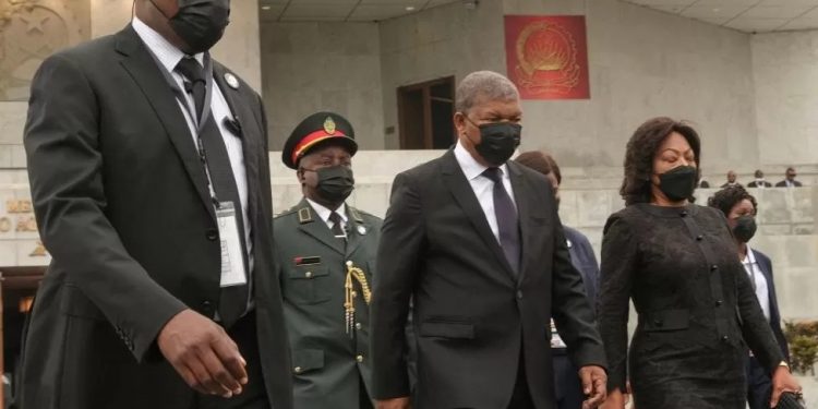 José Eduardo dos Santos: State funeral for Angola ex-president
