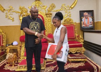 Ebubemba Ikeduru empowers youths, women of Umueziogwu Uzoagba with sewing machines, money, others