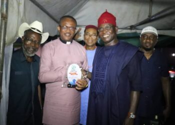 Owerri Sports Club honours Nekede Fed Poly Rector, Arimanwa