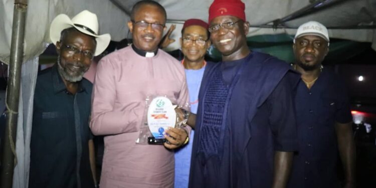 Owerri Sports Club honours Nekede Fed Poly Rector, Arimanwa