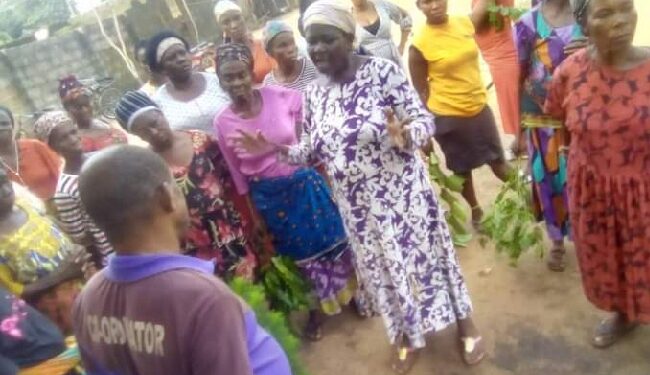Umuodu women protest alleged stealing of their farm produce by Obokwu women