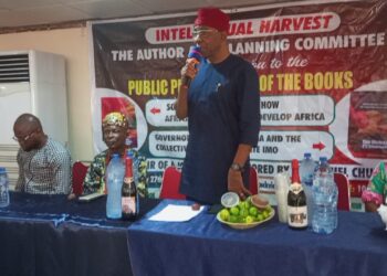 Former Mayor of Owerri Municipal salutes Imo journalist for presenting books