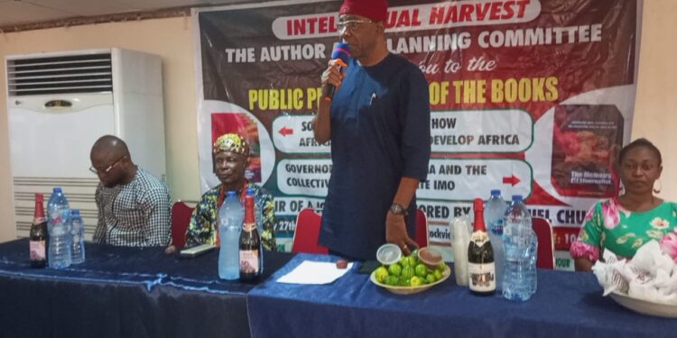 Former Mayor of Owerri Municipal salutes Imo journalist for presenting books