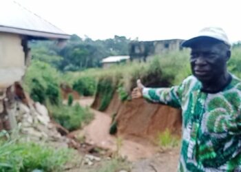 Gully erosion swallows 3 houses, threatens more buildings in Aba