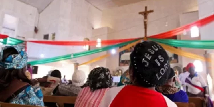 Woman apprehended in Umuahia after stealing phones, cash in four churches