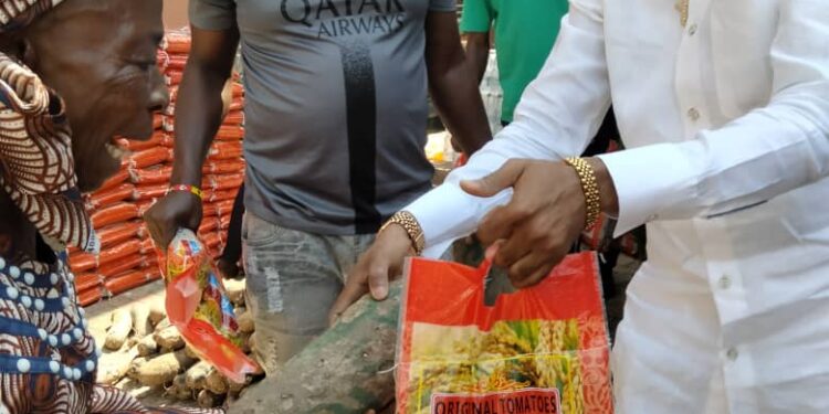 Yuletide charity; Prince Ndigwe gifts palliatives to widows in Anambra